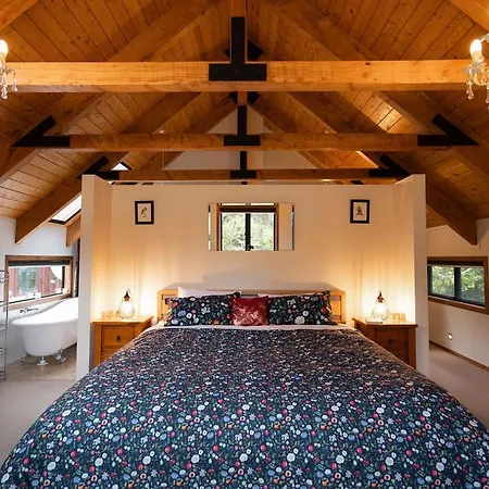 Matakana Retreat - Luxury Off Grid Lodge In Nature Exterior photo